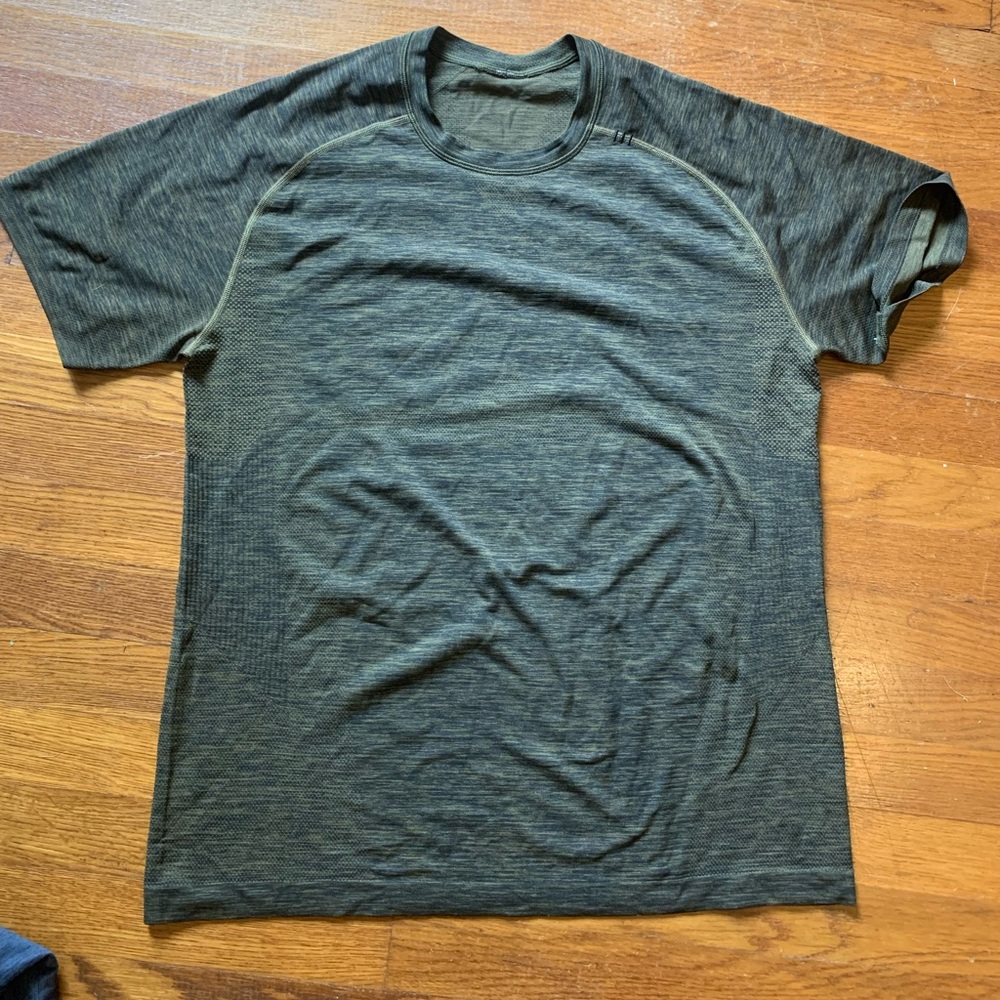 Lululemon t shirt